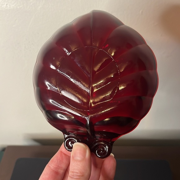 Vintage Leaf Shape Glass Ashtray by Anchor Hocking in Royal Ruby Red - Picture 5 of 9